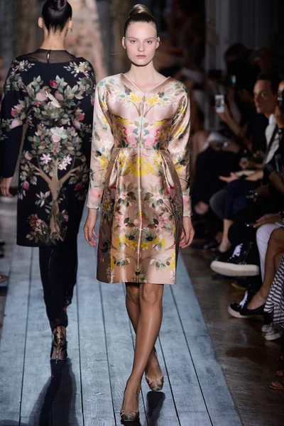 Look 17